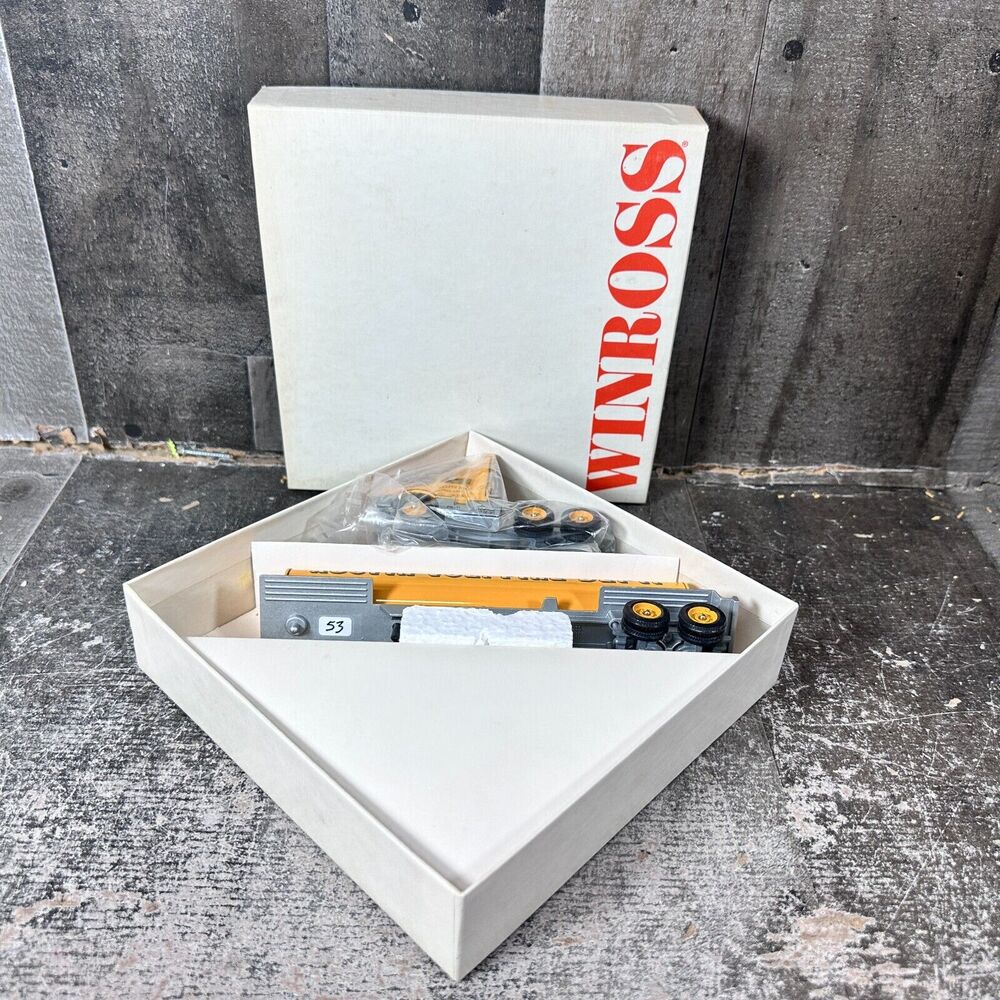 WINROSS‎ TRUCK AUSTIN VOLUNTEER FIRE DEPARTMENT 1/64